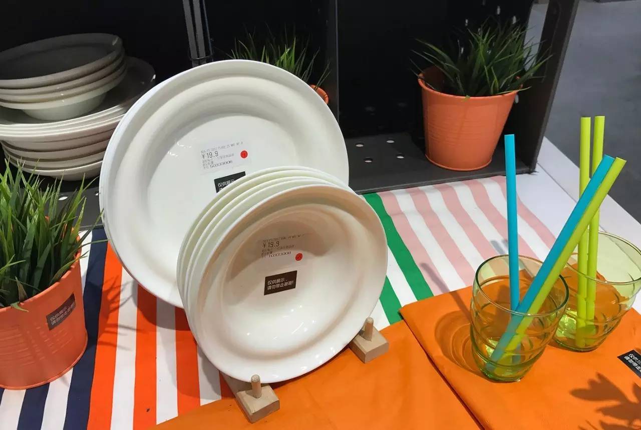 一口气推出了50多款PS新品，宜家彻底放飞了自我！挂到墙上的沙发、自动浇水的花盆……错过等3年