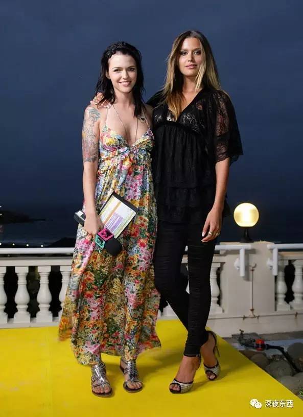 深夜东西｜在男女神之间切换自如的酷女孩，把多少姑娘都掰弯了……