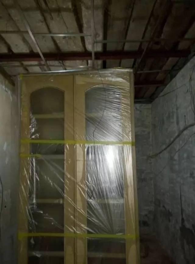 外国小鲜肉只花400元竟然租到了北京二环的房子,然而刚拿到房子的瞬间却差点哭了出来