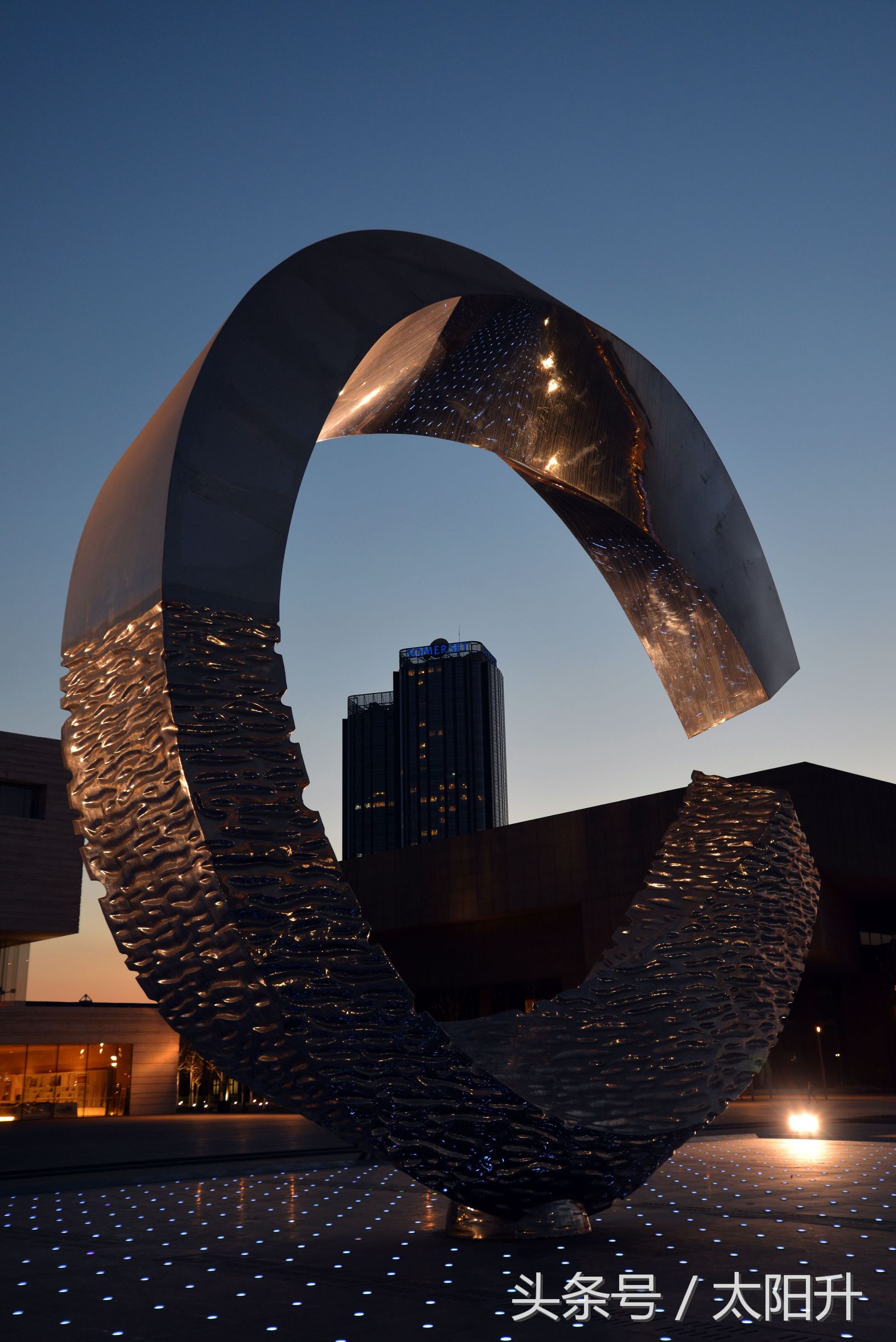 天津文化中心银河夜景,天津文化中心银河广场