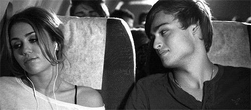 如何优雅坐飞机,第一次坐飞机怎么才不会尴尬