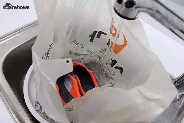 运动鞋脏了怎么清洗不伤鞋,黑运动鞋怎么洗鞋最干净妙招