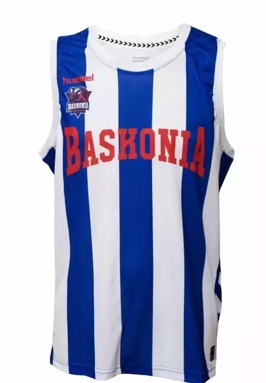 伊比利亚轶事丨足球赛场惊现篮球球衣，是友谊的象征还是？