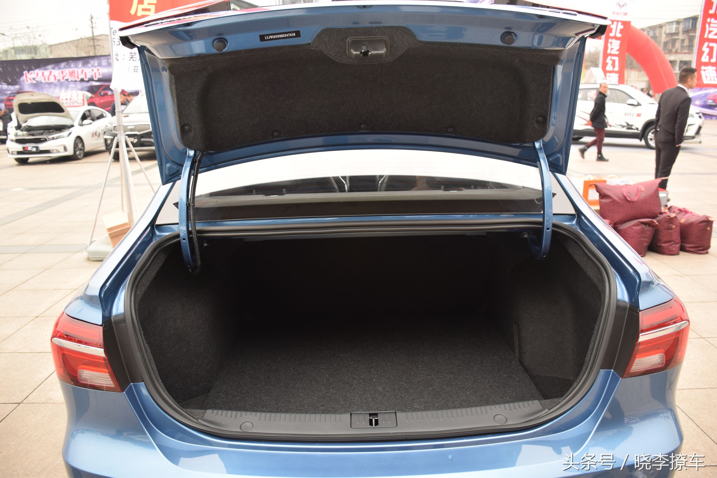 上汽荣威i6提车视频,上汽荣威i6天幕特别版