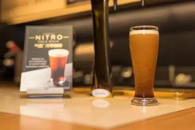 星巴克开卖“黑啤”！全杭州仅一家，48块一杯，干了ta