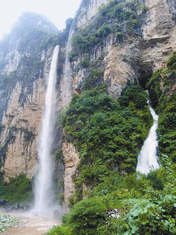 巴山大峡谷有名么,巴山大峡谷溶洞喀斯特地貌