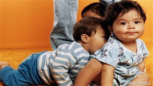 孩子外面总是打人推人咬人怎么办,一岁孩子打人咬人的正确引导