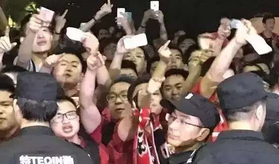 中超骂裁判名场面,裁判一脸懵逼视频