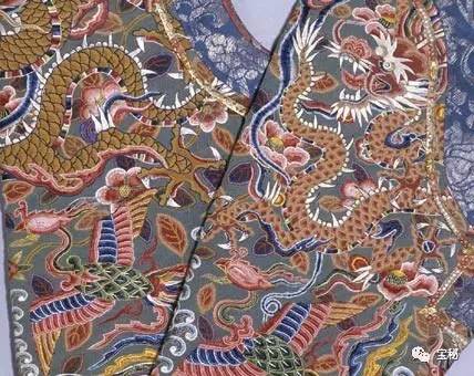 慈禧让太监苦不堪言,太监给慈禧穿袜子