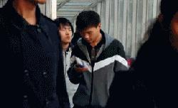 找出图中12个小偷,小偷偷东西的记号什么样子