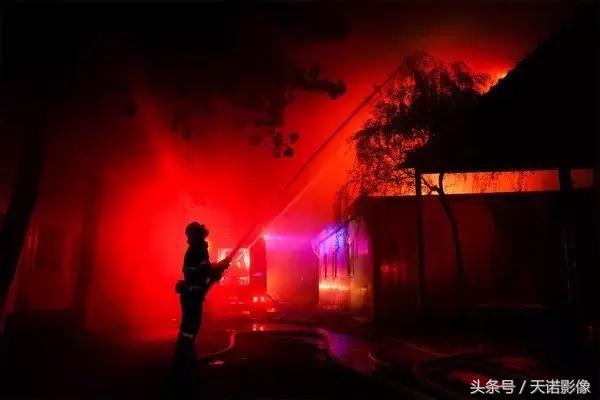 徕卡q和徕卡q哪个好,徕卡q一代值不值得买