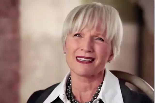 她是营养师，50年模特生涯，63岁还拍裸体封面！