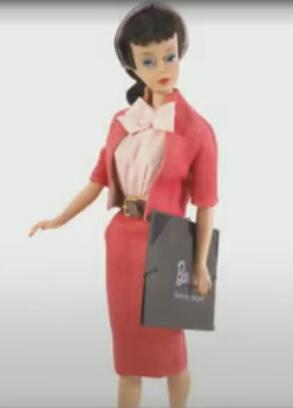 最时尚芭比娃娃服装,芭比娃娃怎么改变时尚穿搭