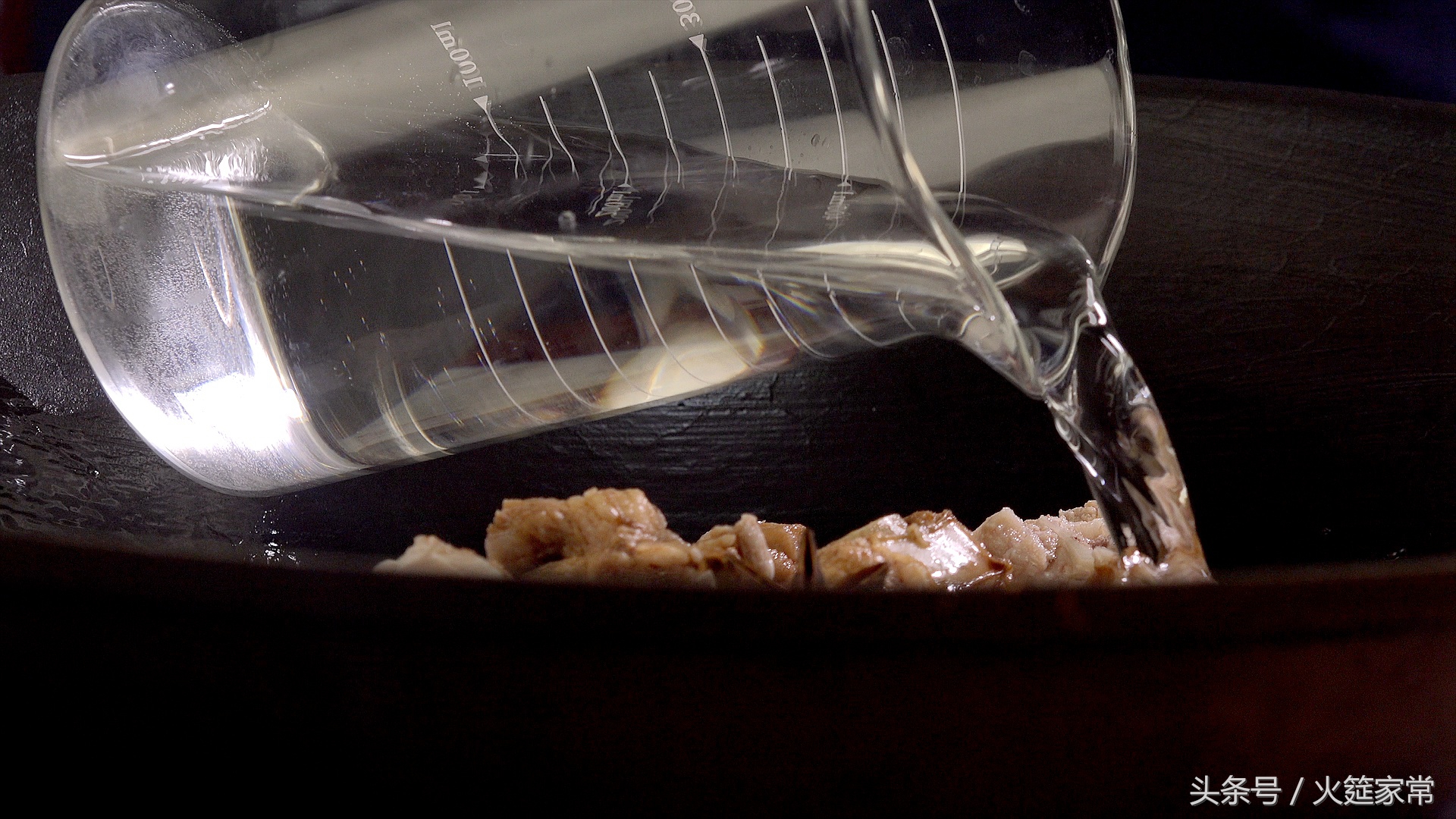 这样烧排骨,好吃的同时彻底解决糊锅的问题