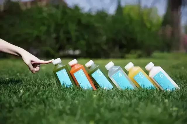 瓶瓶罐罐已经没法满足我了，快带我去喝果汁！要求：颜好味道棒！