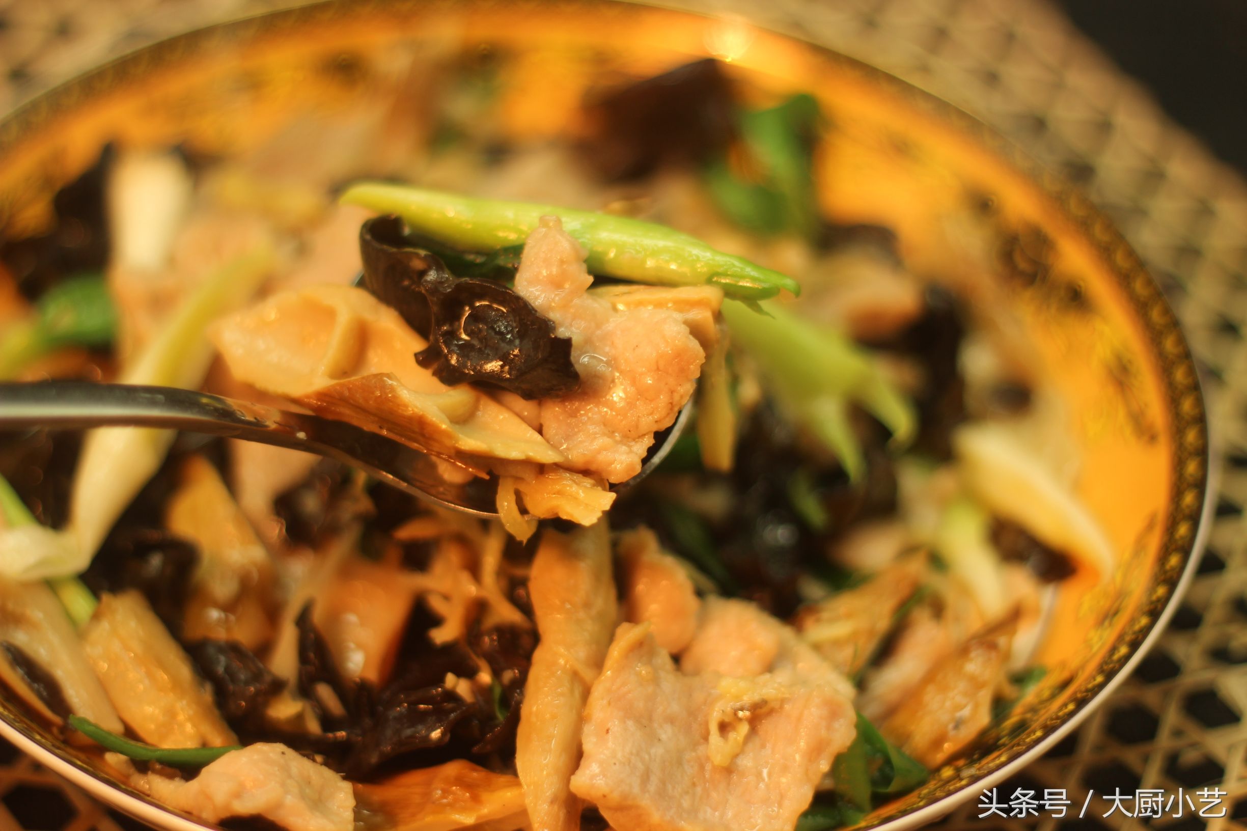 人老了长老年斑跟白斑,人老了长老年斑是什么原因