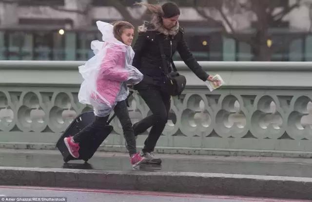 “杀人”狂风Doris席卷英国！结果又被腐国人民玩坏了……