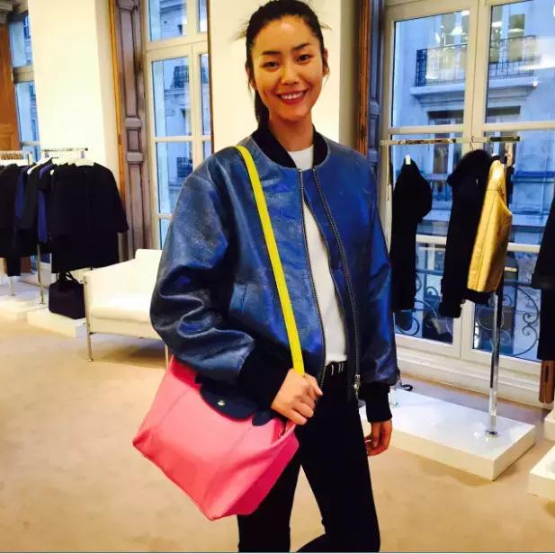 很多明星都在背着包又便宜又好看,明星背的包平价