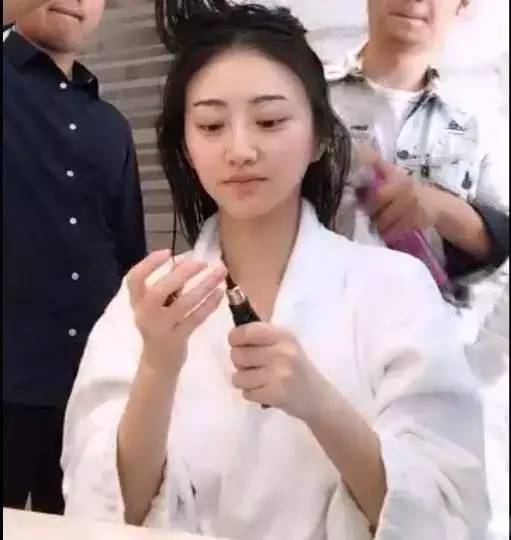 昕美妆|甜这么会洗脸也要来请教大家护肤心得了?(附景甜同款护肤品LIST)