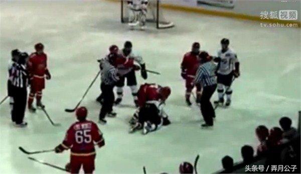 暴揍韩国？比赛要赢，打架也要赢，中国冰球小将霸气侧漏GIF
