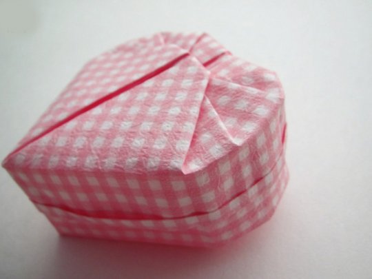 组合心形礼品盒折纸图解教程,心形折纸收纳盒教程简单