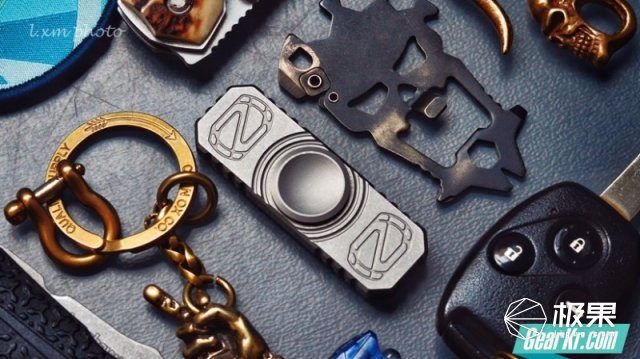 陀螺风靡世界,实用的指尖陀螺