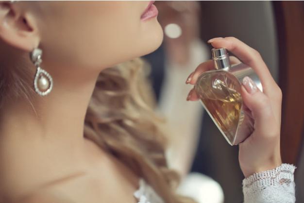 香水使用方法如何正确使用香水,香水如何正确使用持久留香