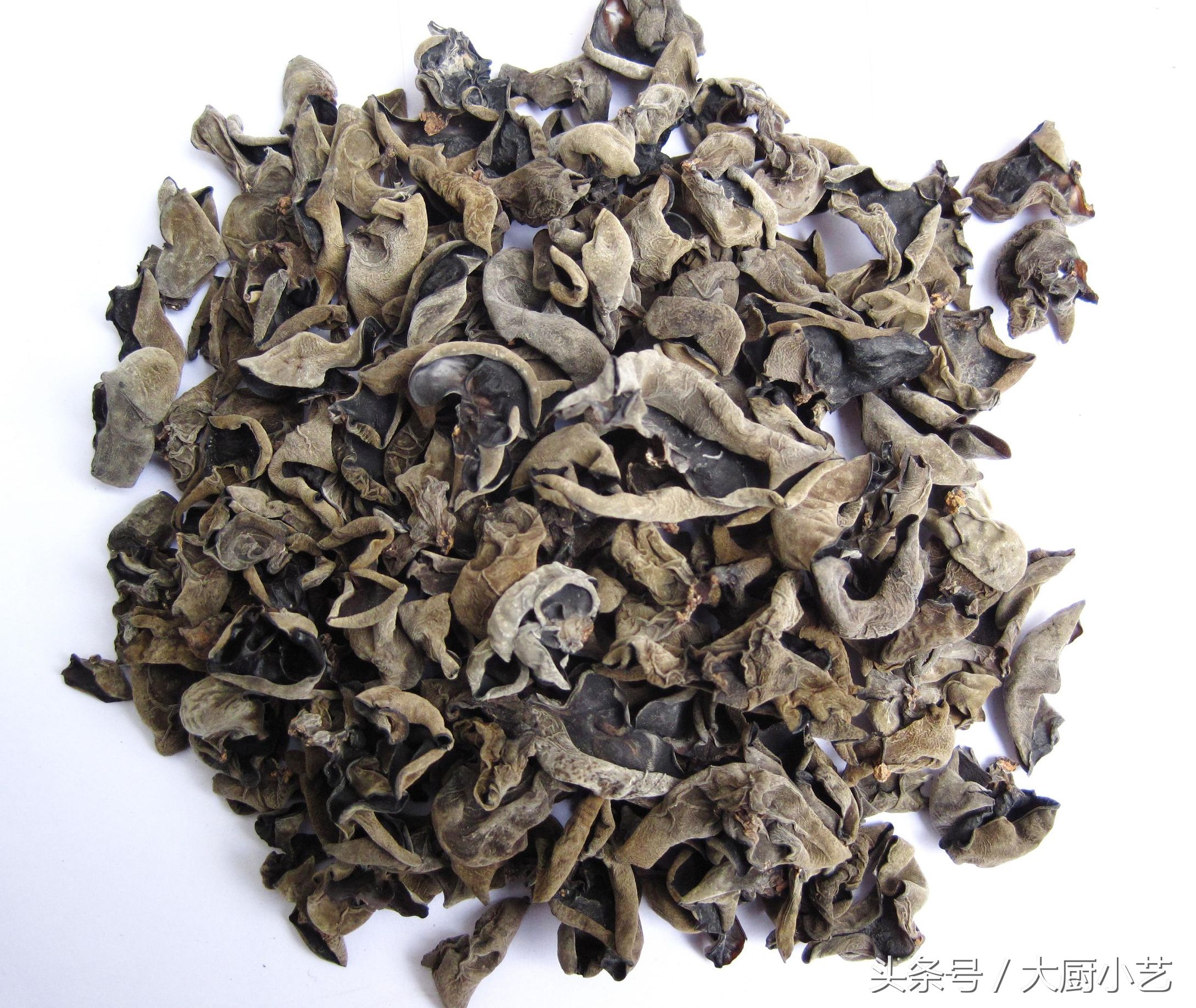 人老了长老年斑跟白斑,人老了长老年斑是什么原因