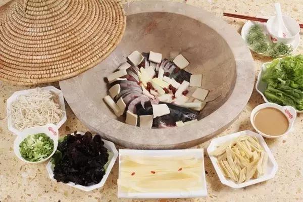 草帽石锅鱼正宗做法,草帽鱼蒸汽石锅鱼家常做法