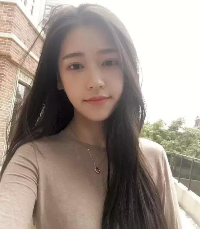 中分和侧分哪个显脸小,选对了发型才会有改变