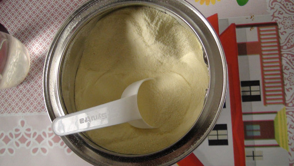 央视曝爱他美奶粉怎么验真假,进口爱他美奶粉问题最新事件