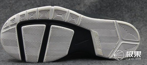 你从不注意的鞋底花纹，却成了乔丹科比封神的“秘密”