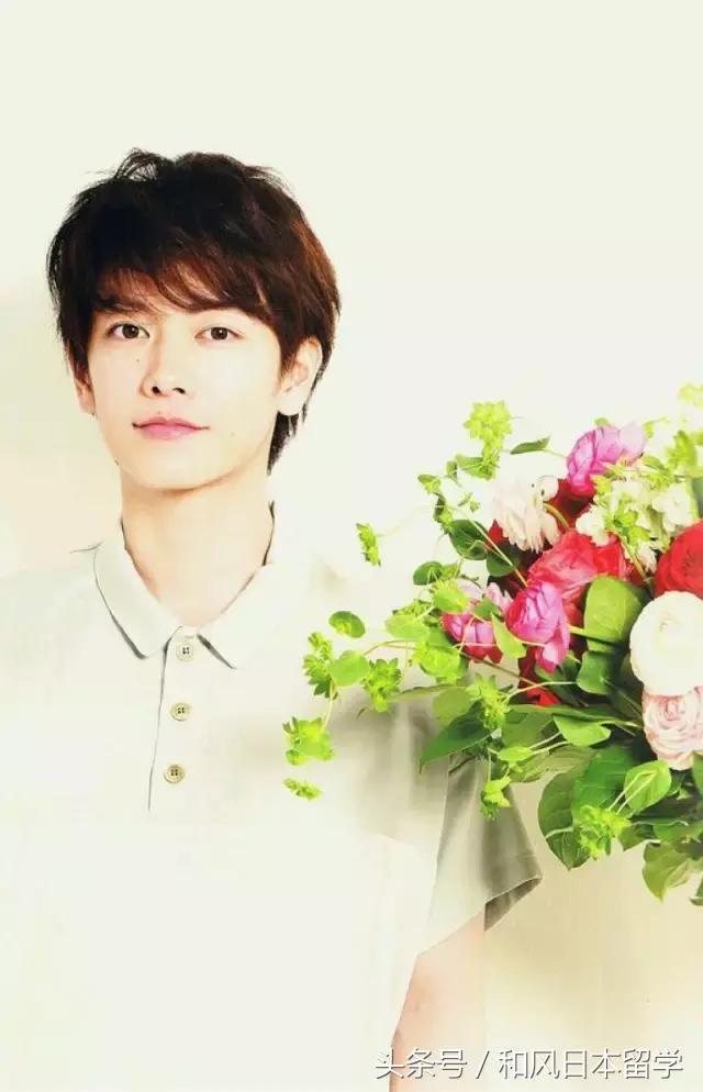 佐藤健生活中究竟是个什么样的人,佐藤健被评为最想拥有的容貌之一