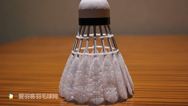 人造羽毛球拍真的好用吗,人造羽毛球推荐