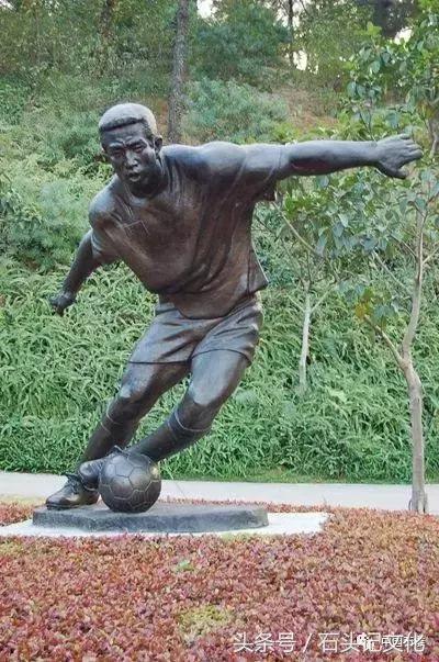 中国足球把球轰进自家球门,最强足球爆射