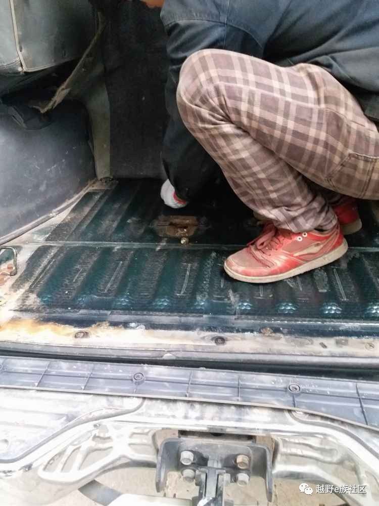 手油泵按压处渗油怎么修理,手油泵坏了怎么自救