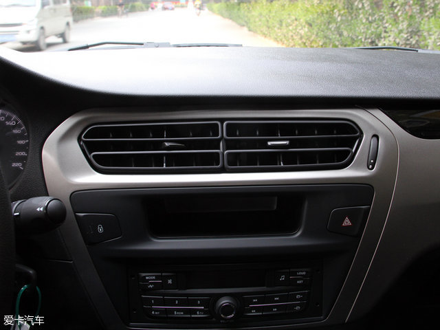 标致3012016款1.6l自动尊崇版,中期改款大变样