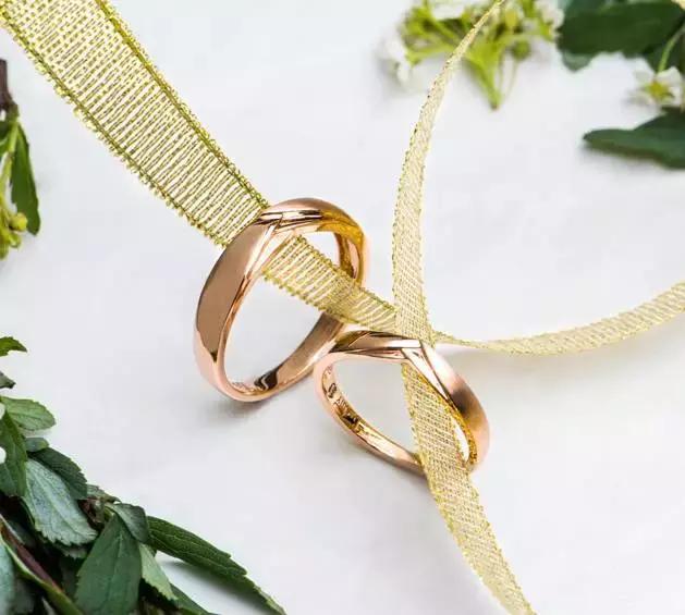 买不起大牌可以穿的衣服,买不起系列礼服