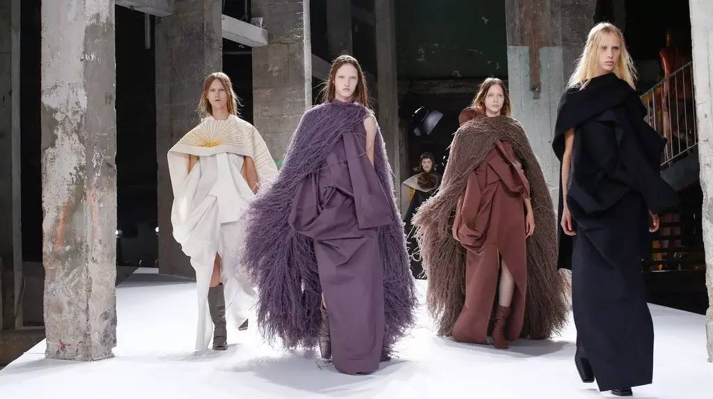 今年的时装周,女生比男生穿的还帅