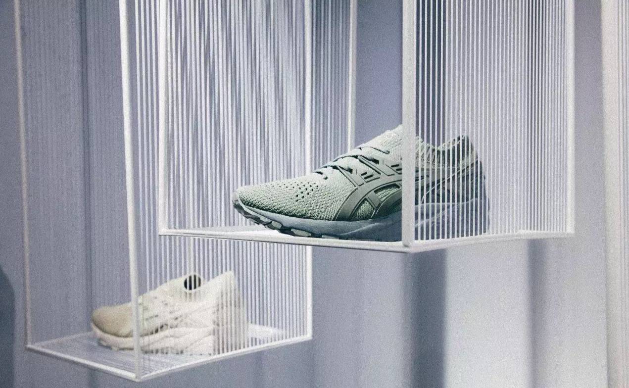 你说我不算一个称职的Sneakers，但我有最早的一款“袜套鞋”