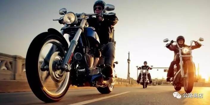 鏃ユ湰鍙戠敓杩囧灏戞鎾炴満浜嬫晠,鏃ユ湰杞︿竴鎾炲氨鎶ュ簾