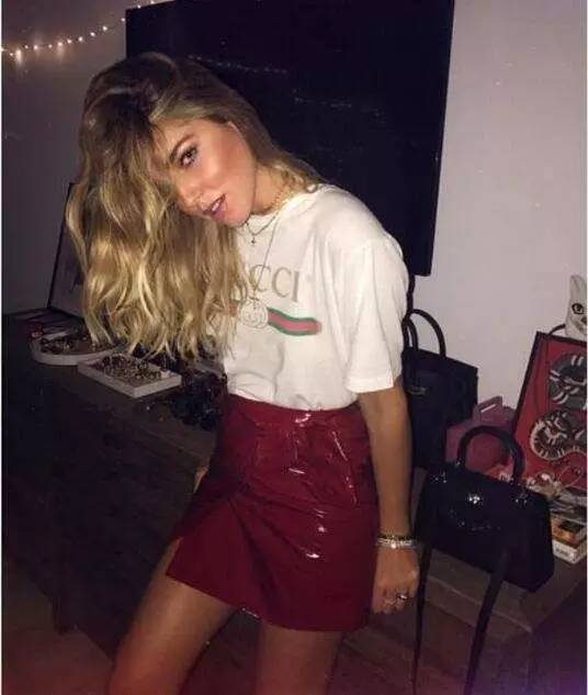 春天t恤最新款,春季t恤怎么穿比较好看