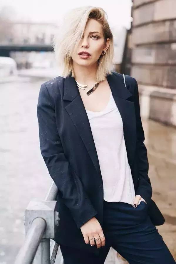 春天t恤最新款,春季t恤怎么穿比较好看