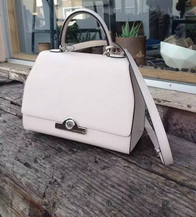 英国女王背双肩包,英国女王的爱马仕包包