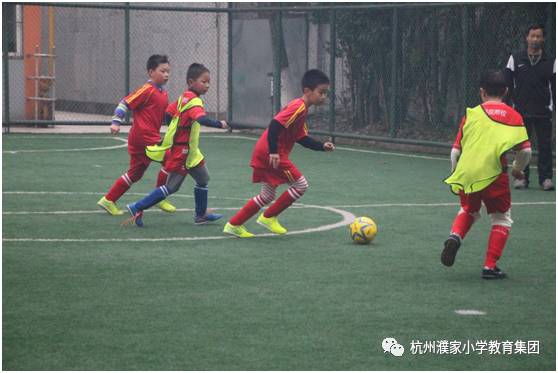 中国足球小将的胜利有多不容易,足球小将们风雨无阻