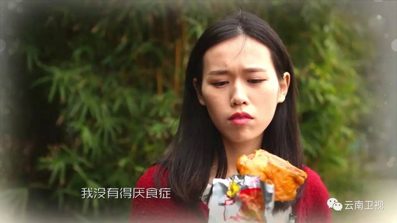 被罚跪键盘的女生,侦探汤姆被女友罚跪键盘