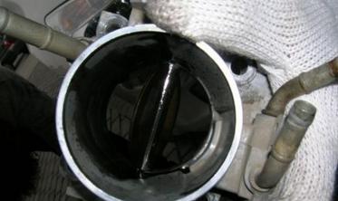 行驶中摘挡熄火怎么回事,车辆行驶中摘空挡后熄火什么原因