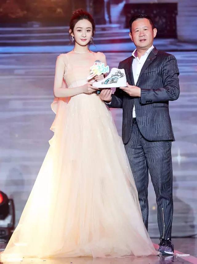 赵丽颖穿的小白鞋有哪些,赵丽颖推荐的鞋子