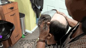 右手拇指指甲处断了一截,中指指甲突然断了意味着什么