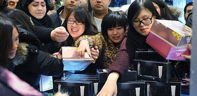 英国伦敦奥特莱斯 (伦敦奥特莱斯一片欢腾)